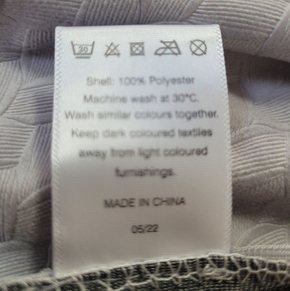 Hpuk soft, 2 gray pillow case covers in 20inL x 12inH - Picture 5 of 5